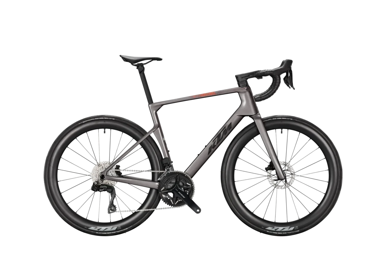 2270447115_REVELATOR_SYRO_ELITE_M_55__MOON-ROCK-MATT__BLACK_ORANGE_4800.webp REVELATOR SYRO ELITE Di2 - Obrázek 1